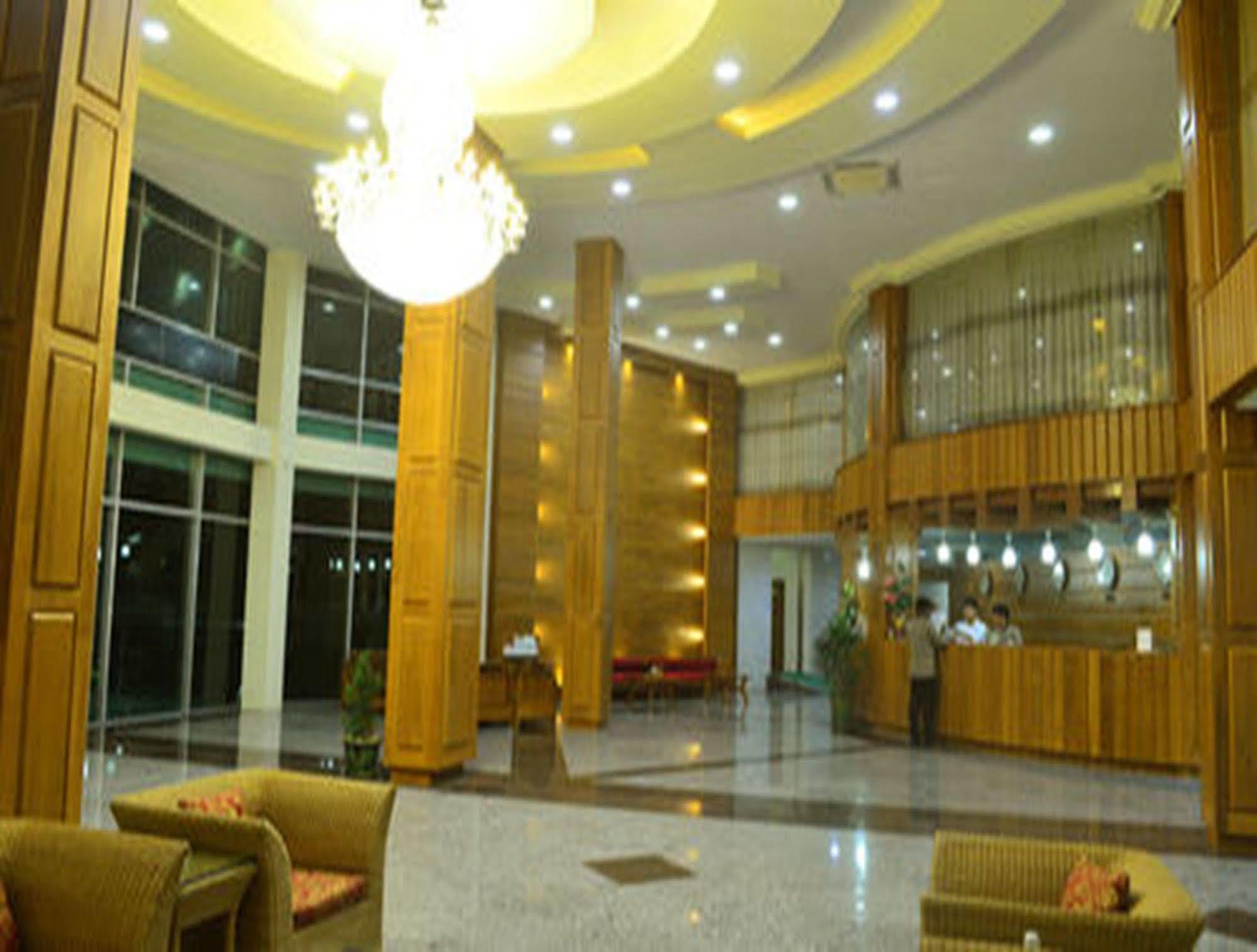 Myat Nan Yone Hotel Naypyidaw Exterior foto
